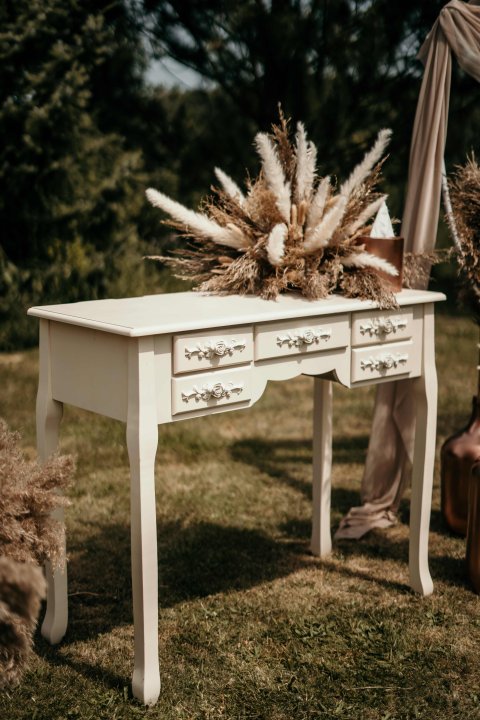 Obřadní stolek větší