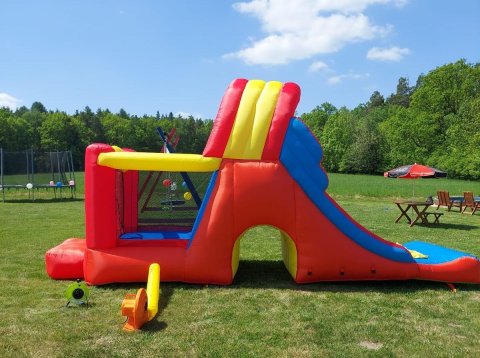 Skákací hrad klouzačka