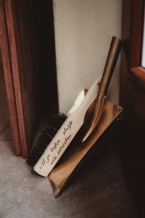 Smetáček a lopatka dřevěné s gravírováním