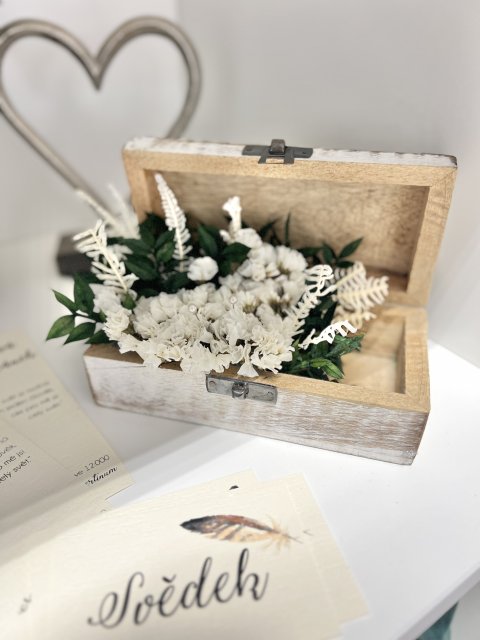 Dřevěná truhlička na prstýnky vintage