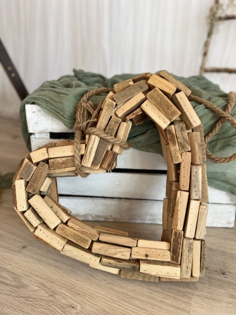 Dřevěné srdce skládané masiv na laně