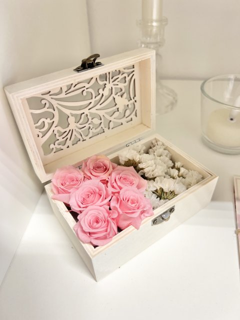 Přírodní krabička na prstýnky vyřezávaná