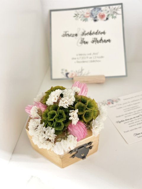 Dřevěná krabička na prstýnky hexagon