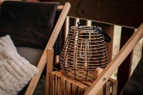 Lucerna solární ratan