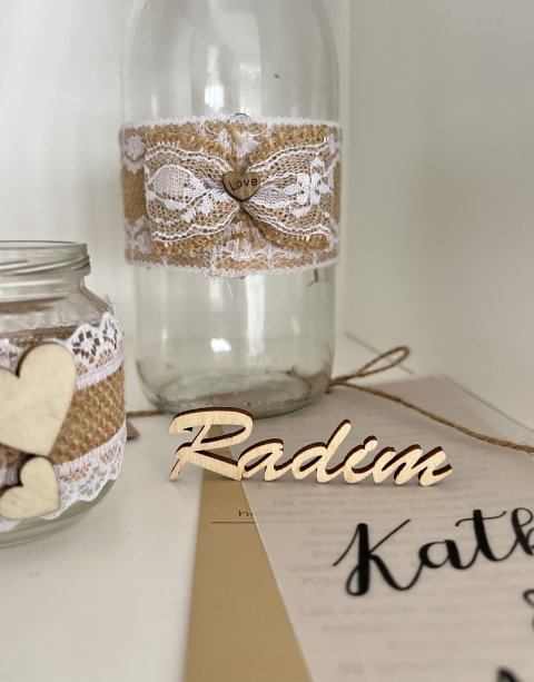 Dřevěné jmenovky vyřezané (jména)