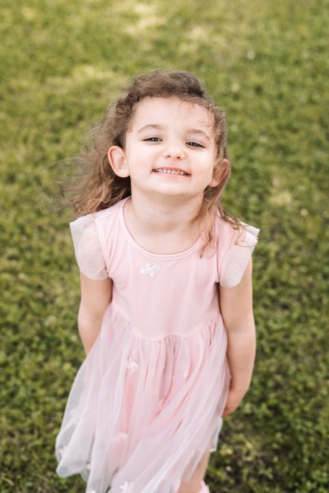 Růžové šatičky s motýlky