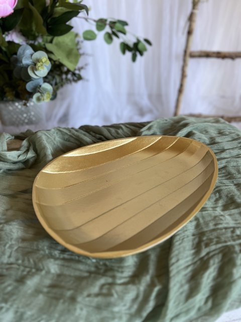 Servírovací talíř zlatý dřevěný ve tvaru slzy