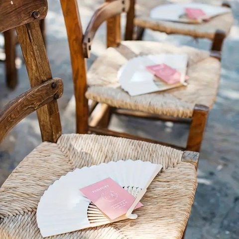 Bílý vějíř dřevěný