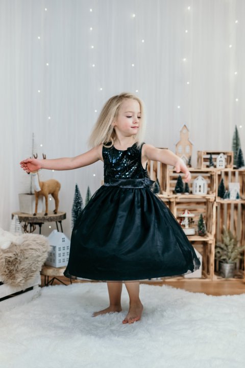 Černé šatičky s glitry