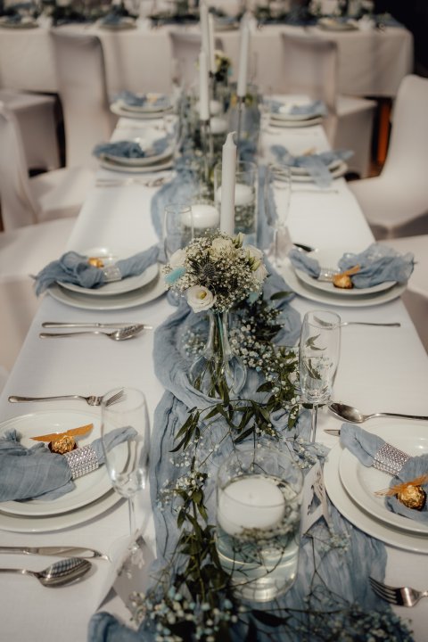 Modrý mušelín běhoun 3m