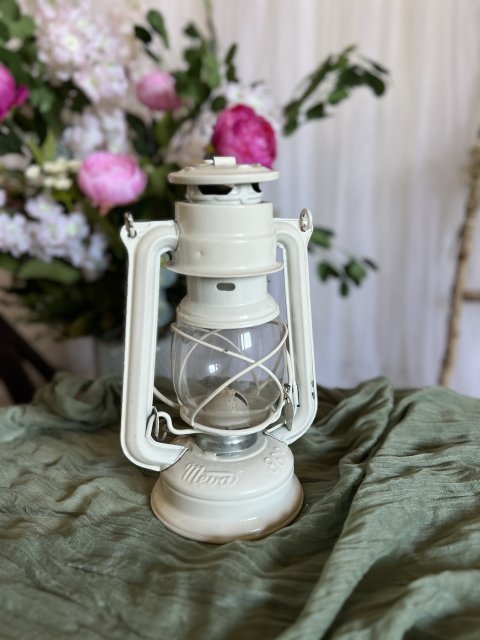 Petrolejová lampa bílá