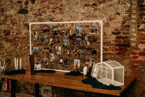 Rám na pověšení fotografií bílý